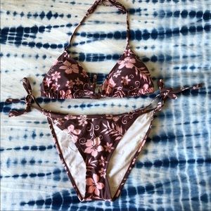 Beautiful vintage Hawaiian style bikini.